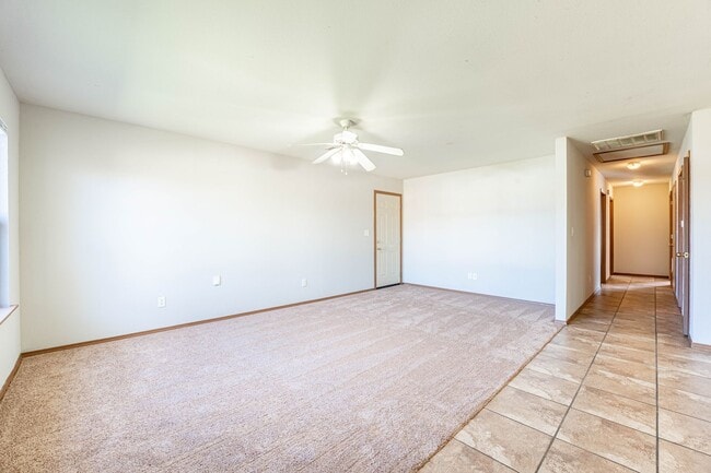 Photo - 401 E Southern Trace Dr