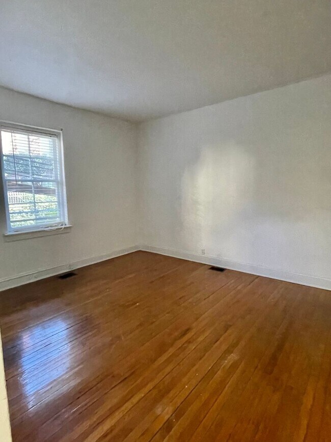 Photo - Charming 1 Bedroom, 1 Bathroom Courtyard Apartment in Downtown Savannah Unidad 312 East Liberty Apt