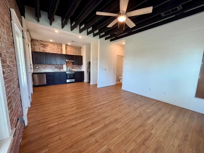 2201 Lexington Ave