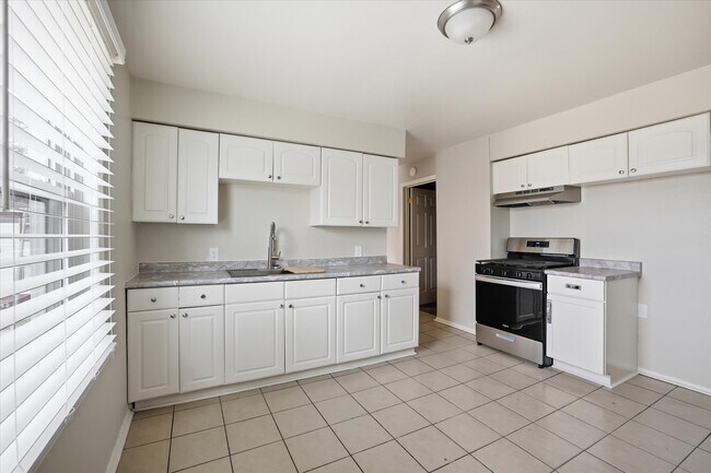 Photo - 101 W Meinecke Ave Unit 105