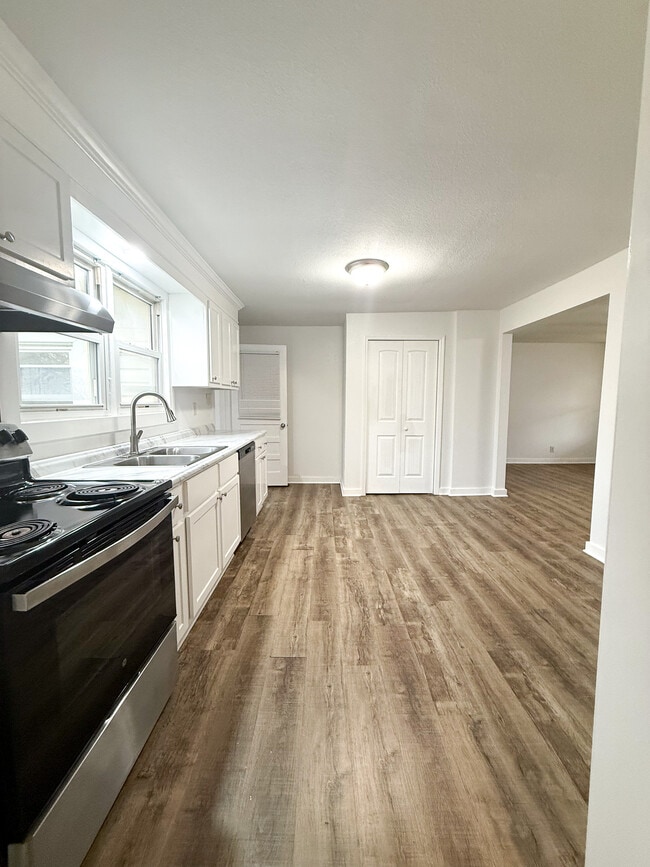 Photo - 517 Woodward Ave