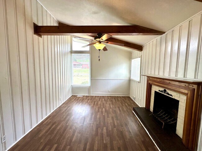 Photo - 1003 Robinhood Ln