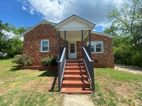 Building Photo - 3 Bedroom, 2 bath Home