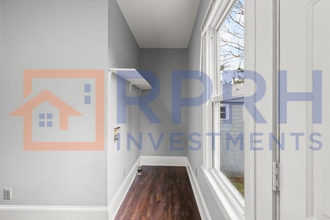 Photo - 1614 E 1st St