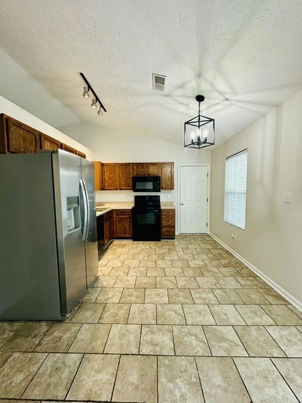 Photo - 2064 Coriander Ln