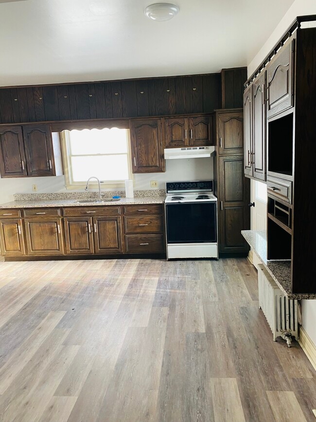 Building Photo - 218 Highland Ave Unit Downstairs