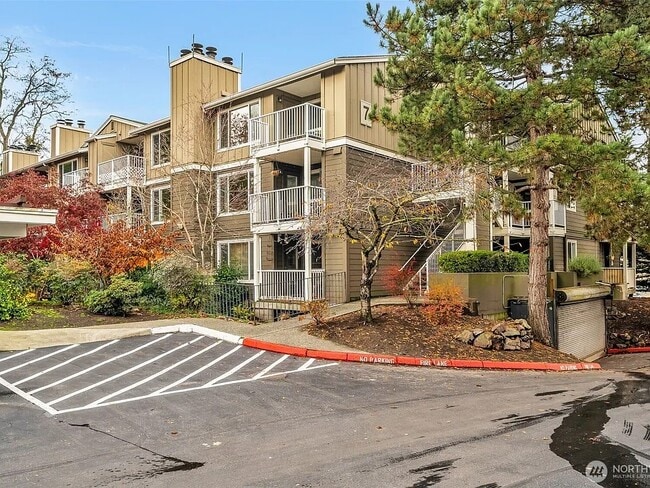 Building Photo - 300 N 130th St