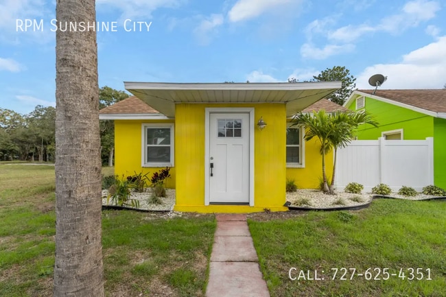 Building Photo - 1500 Clearwater Largo Rd Unit 2 Rental