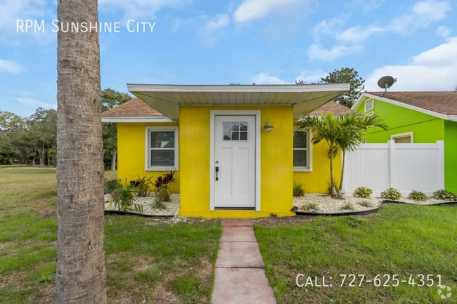 Building Photo - 1500 Clearwater Largo Rd Unit 2 Rental