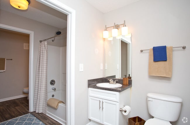 3BR, 2BA - 1,230 SF - 1322 North Apartments