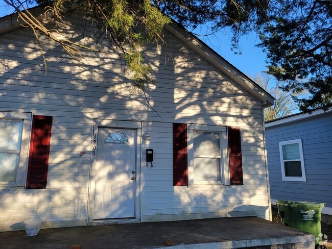 Building Photo - DOWNTOWN WILMINGTON - 3 Bedroom & 1 Bath -... Rental