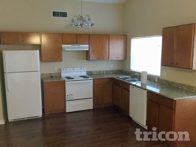 Photo - 2025 Helm Ln