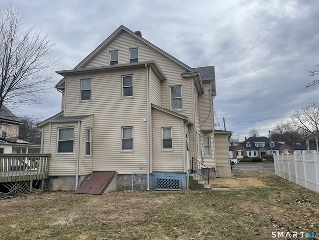 Photo - 692 Enfield St