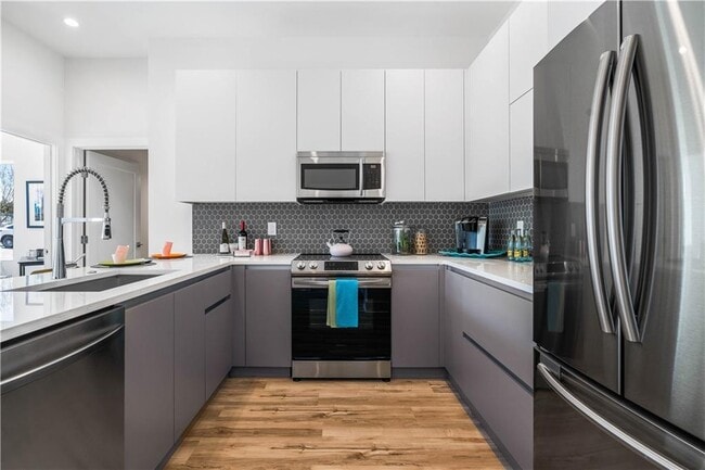 Building Photo - 1155 Custer Ave SE Unit 202