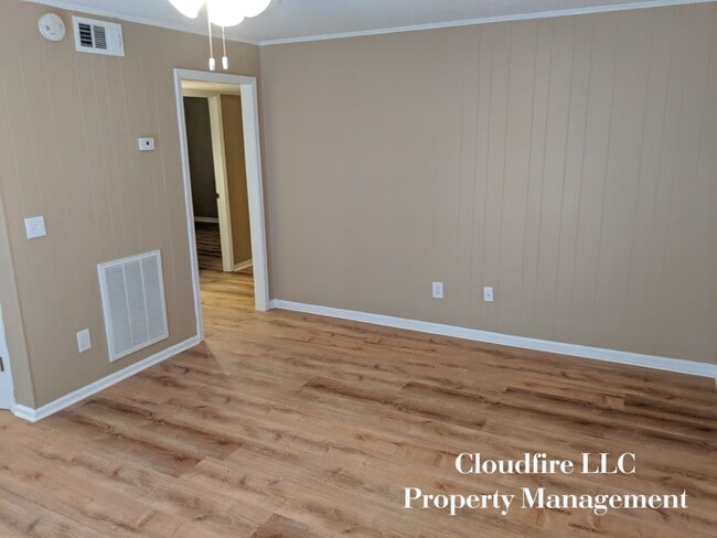 Photo - 224 James Cir