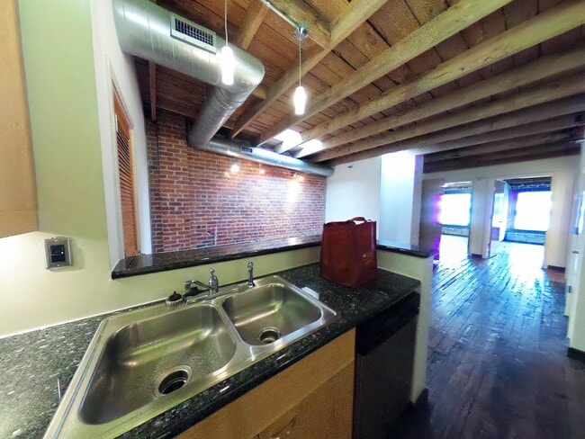 Photo - 1318 W Broad St Unit 101