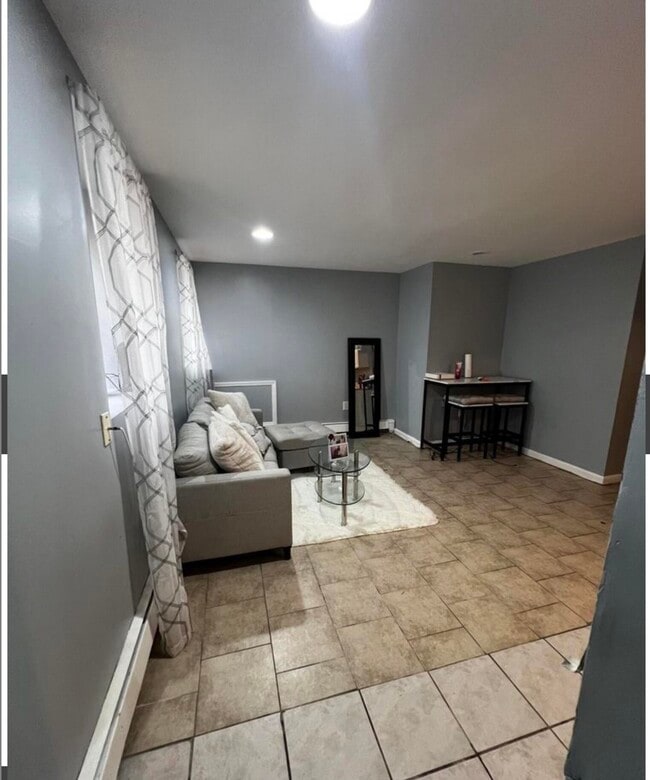 Building Photo - 40 Myrtle Ave Unit Lower Level