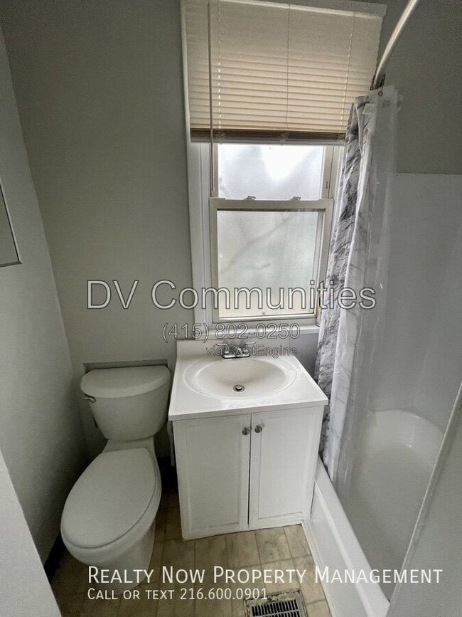 Photo - 3263 Fulton Rd Unidad 2nd Fl