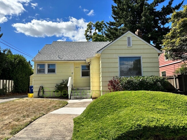 Gorgeous Pet-Friendly 3 Bedroom 1 Bath House - Gorgeous Pet-Friendly 3 Bedroom 1 Bath House