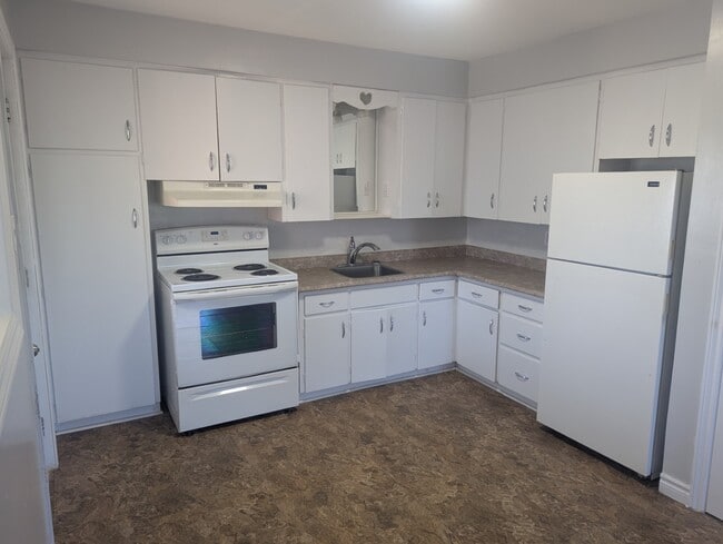 Building Photo - 956 Meadow Ave Unit 956