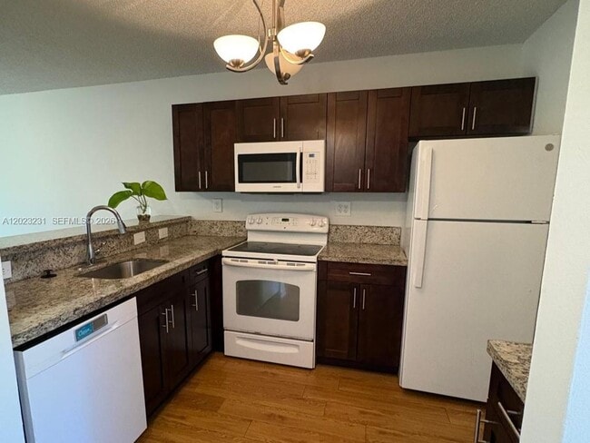 Building Photo - 9934 Nob Hill Pl Unit 9934