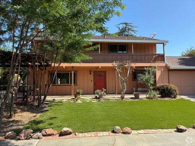 Building Photo - Beautiful West Davis home available in June