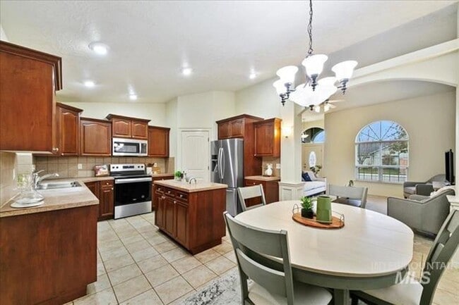 Photo - Gorgeous 4 bed 3 Bath Home Located in Meridian
