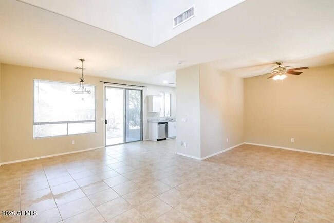 Photo - 40092 Calabria St
