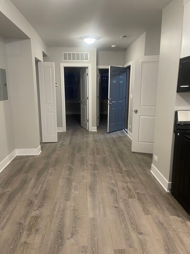 Photo - 722 N Austin Blvd