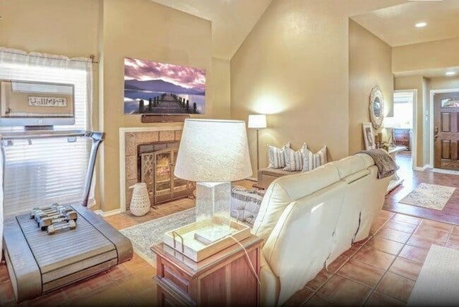 Photo - 209 Piccadilly Cir