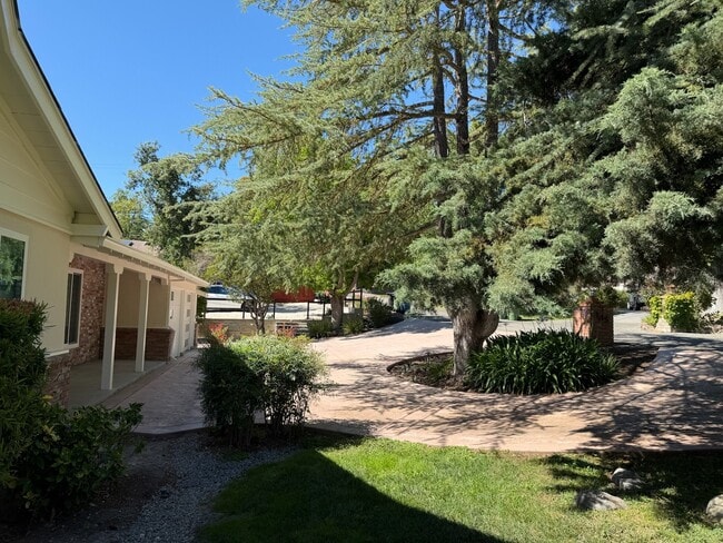 Photo - 145 Austin Ln
