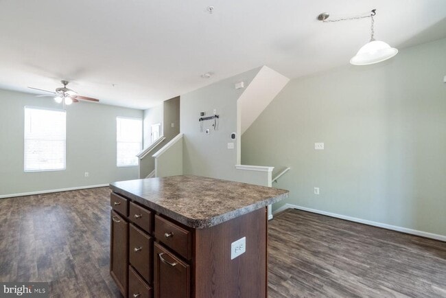 Photo - 6810 Warfield St
