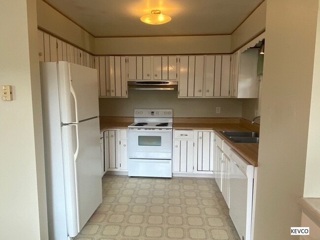 Photo - Great House in Campus West, Close to Everything!