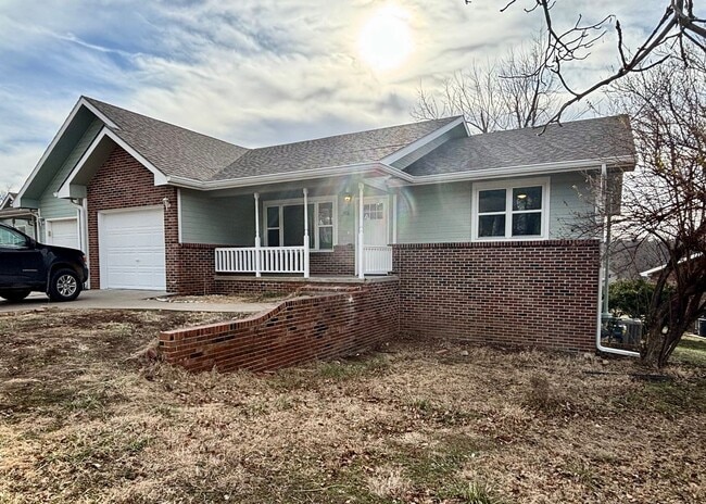 Building Photo - Newly Remodeled Home in the Heart of MHK!