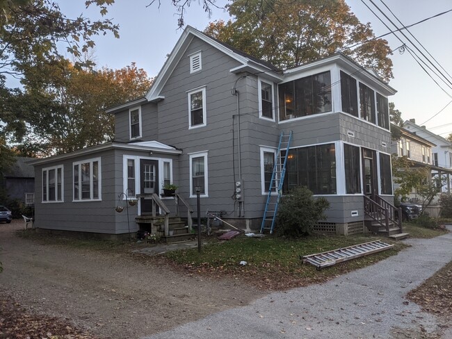 39 Thorndike St Unit 4