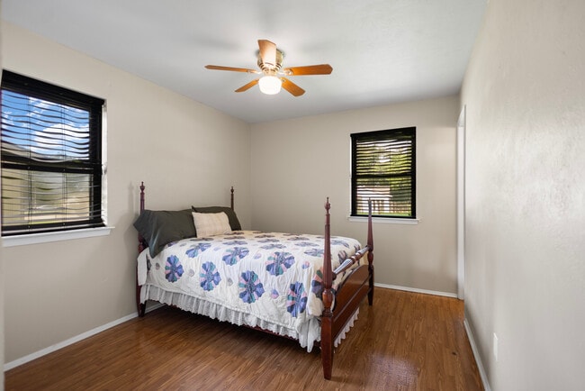 Photo - 3808 Appletree Ln