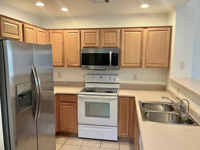 Photo - Fantastic 2+bd/2.5ba townhome in gated community in Scottsdale