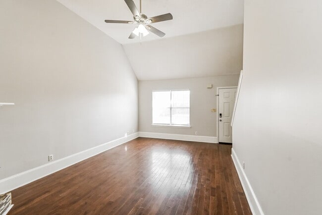 Photo - 971 Lorena Cove