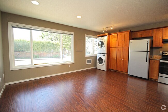 Building Photo - 4232-4232 SE Cesar Estrada Chavez Blvd Rental