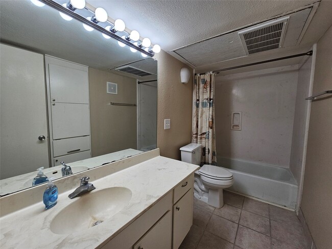 Photo - 12600 Melville Dr Unidad 321B