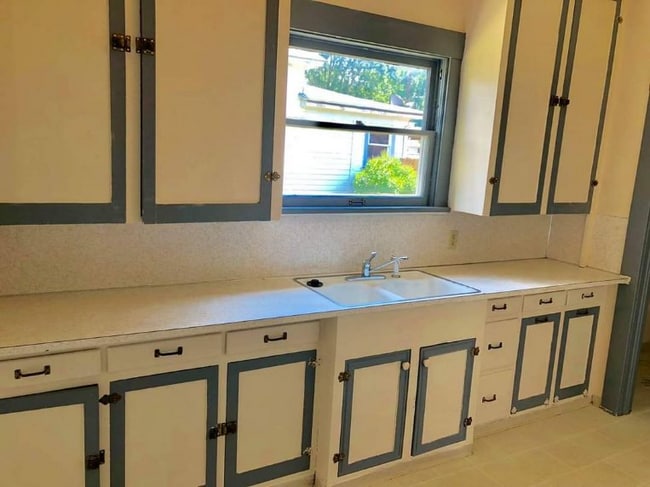 Photo - 802 10th Ave