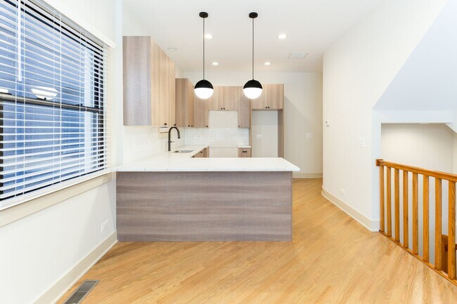 Photo - 1326 W Diversey Pkwy Unit 1326-1