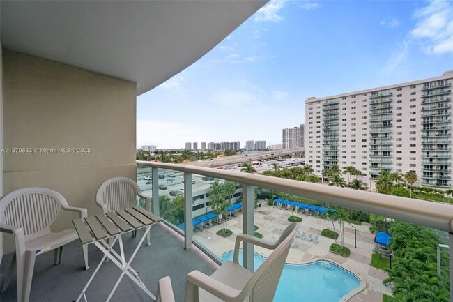Photo - 19370 Collins Ave Unidad 708