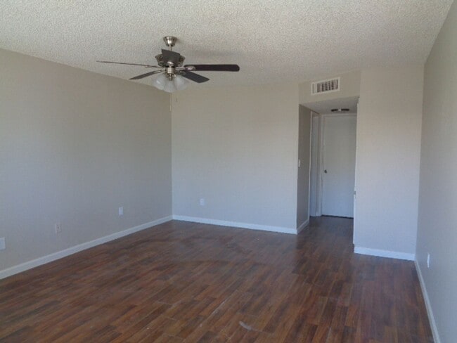 Photo - 8124 N 33rd Dr Unidad #4