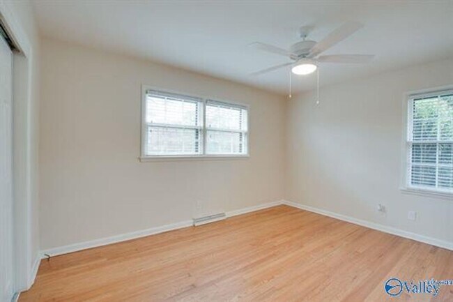 Photo - 814 Cleermont Dr SE