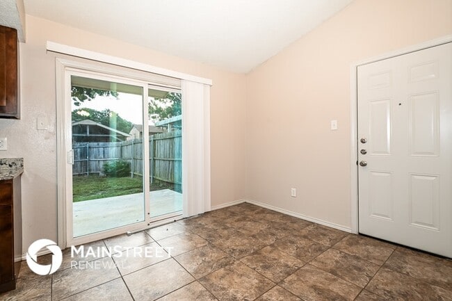 Photo - 912 Carom Way