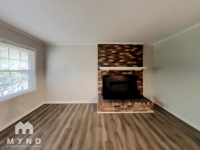 Photo - 392 Colchester Dr