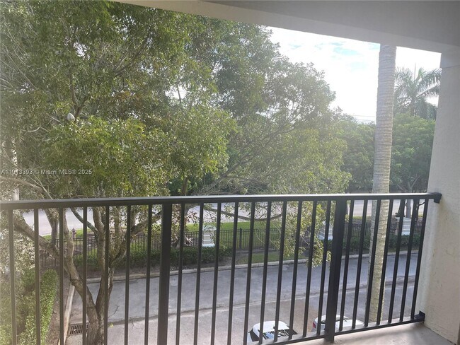 Photo - 6020 W Sample Rd Unidad 308 Rental