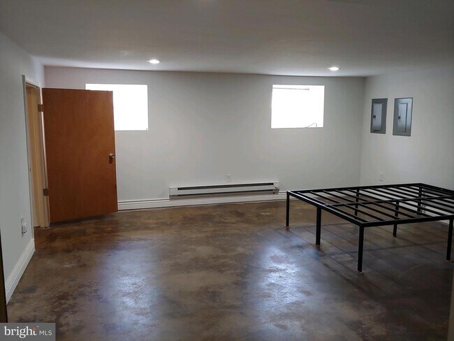 Photo - 113 E Main St