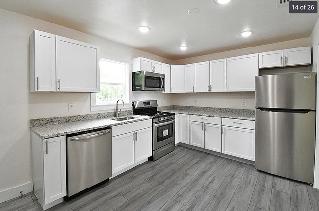 Building Photo - 107 E College St Unit 3 Rental